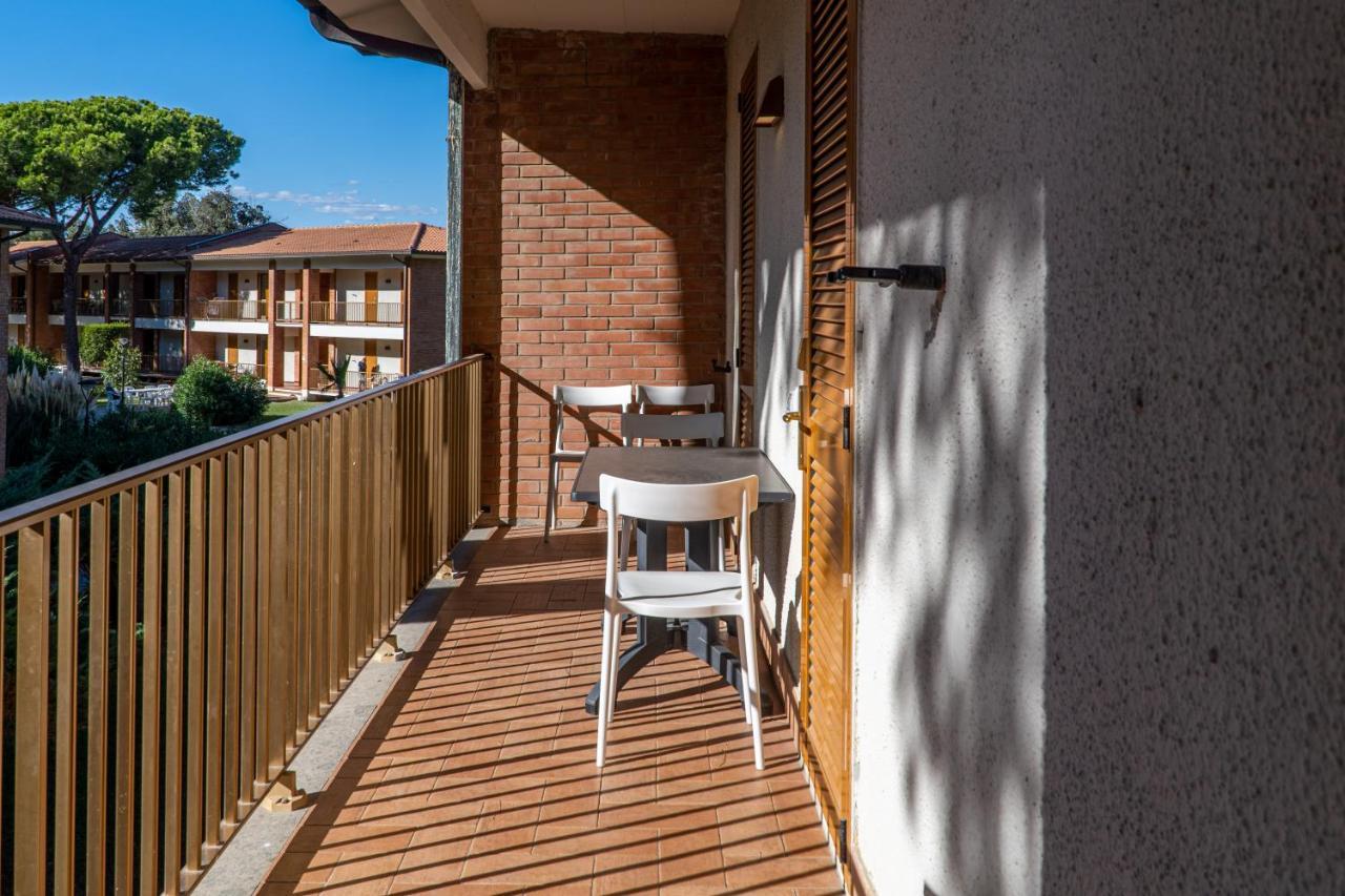 Golfo Del Sole Hotel & Holiday Resort Фоллоника Экстерьер фото